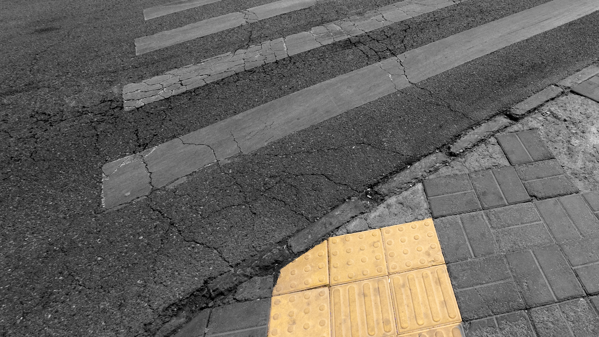 盲道和斑马线